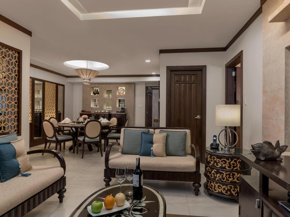 Henann Regency Resort And Spa Balabag  Εξωτερικό φωτογραφία A living room in a suite at the Ritz-Carlton, Cebu