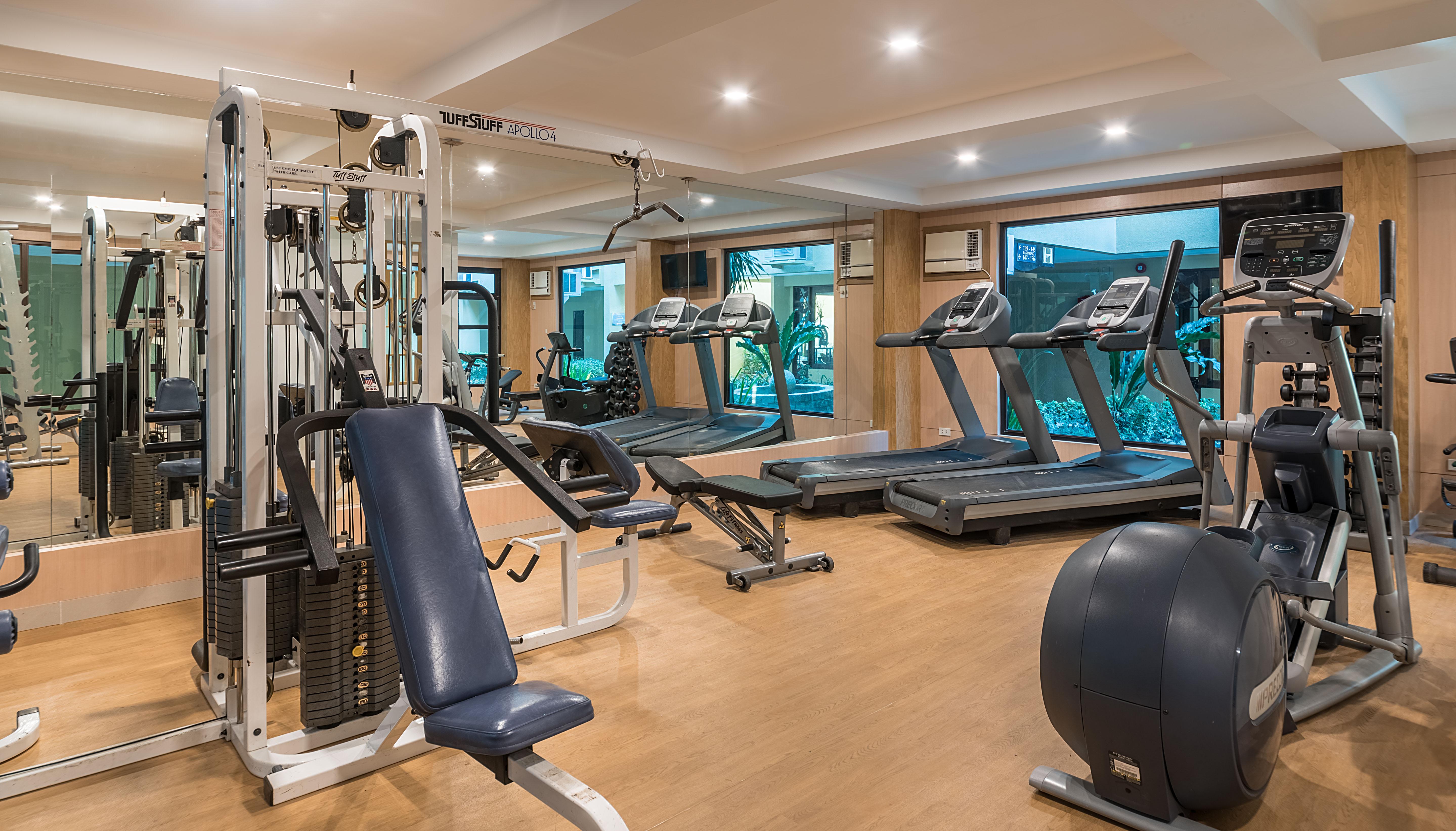 Henann Regency Resort And Spa Balabag  Εξωτερικό φωτογραφία A gym at a hotel