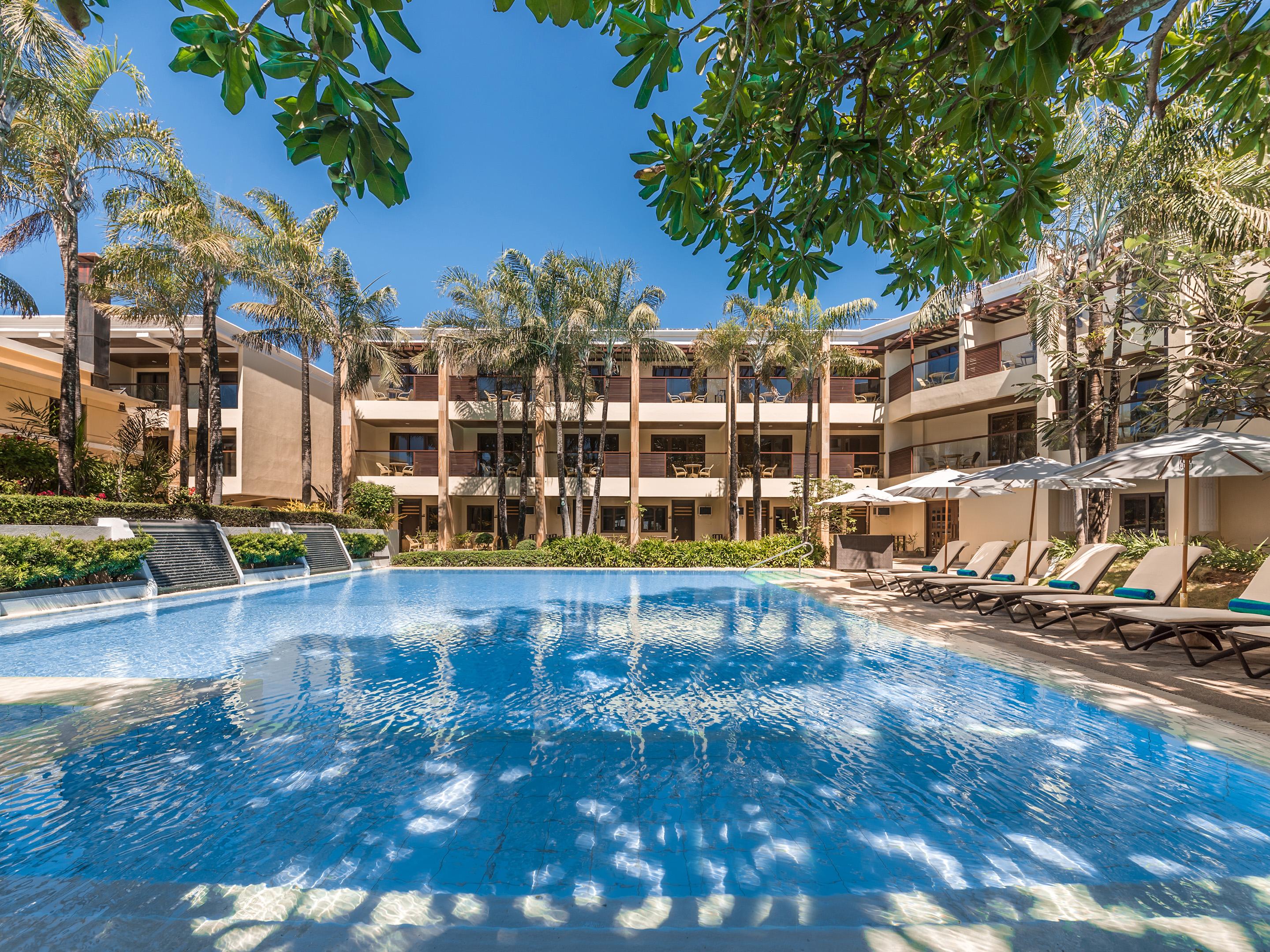 Henann Regency Resort And Spa Balabag  Εξωτερικό φωτογραφία The swimming pool at the hotel