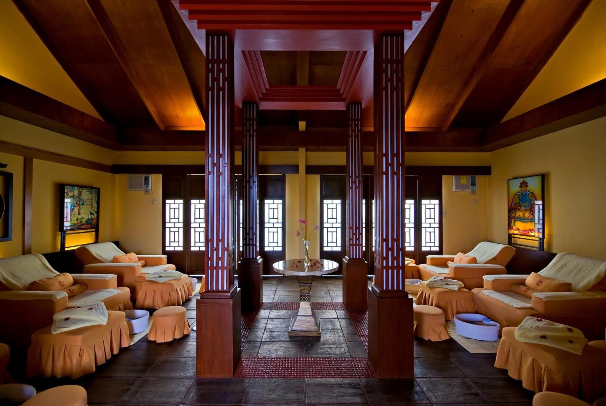 Henann Regency Resort And Spa Balabag  Εξωτερικό φωτογραφία The spa at the Four Seasons Hotel, Bangkok