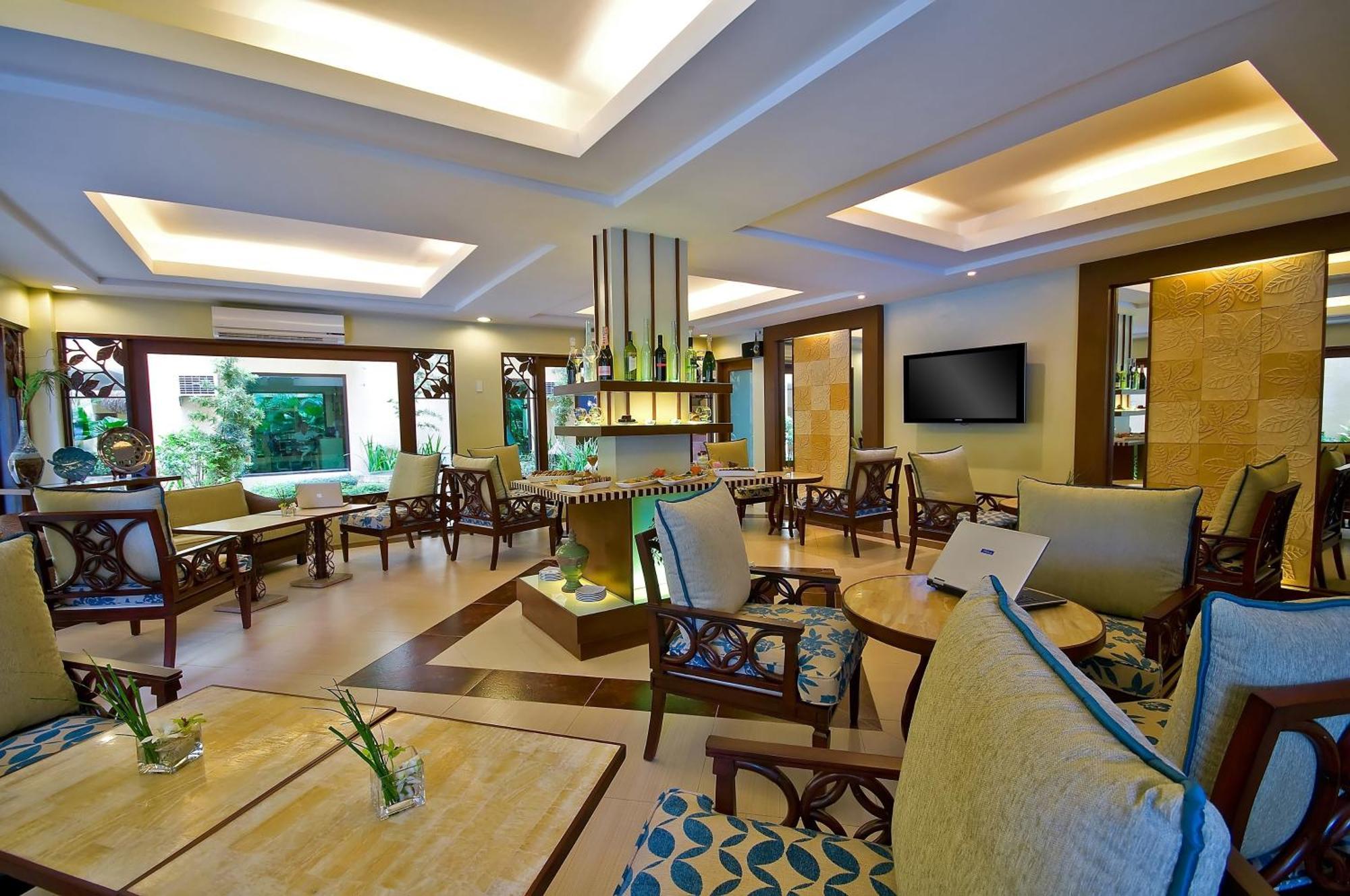 Henann Regency Resort And Spa Balabag  Εξωτερικό φωτογραφία The restaurant at the hotel