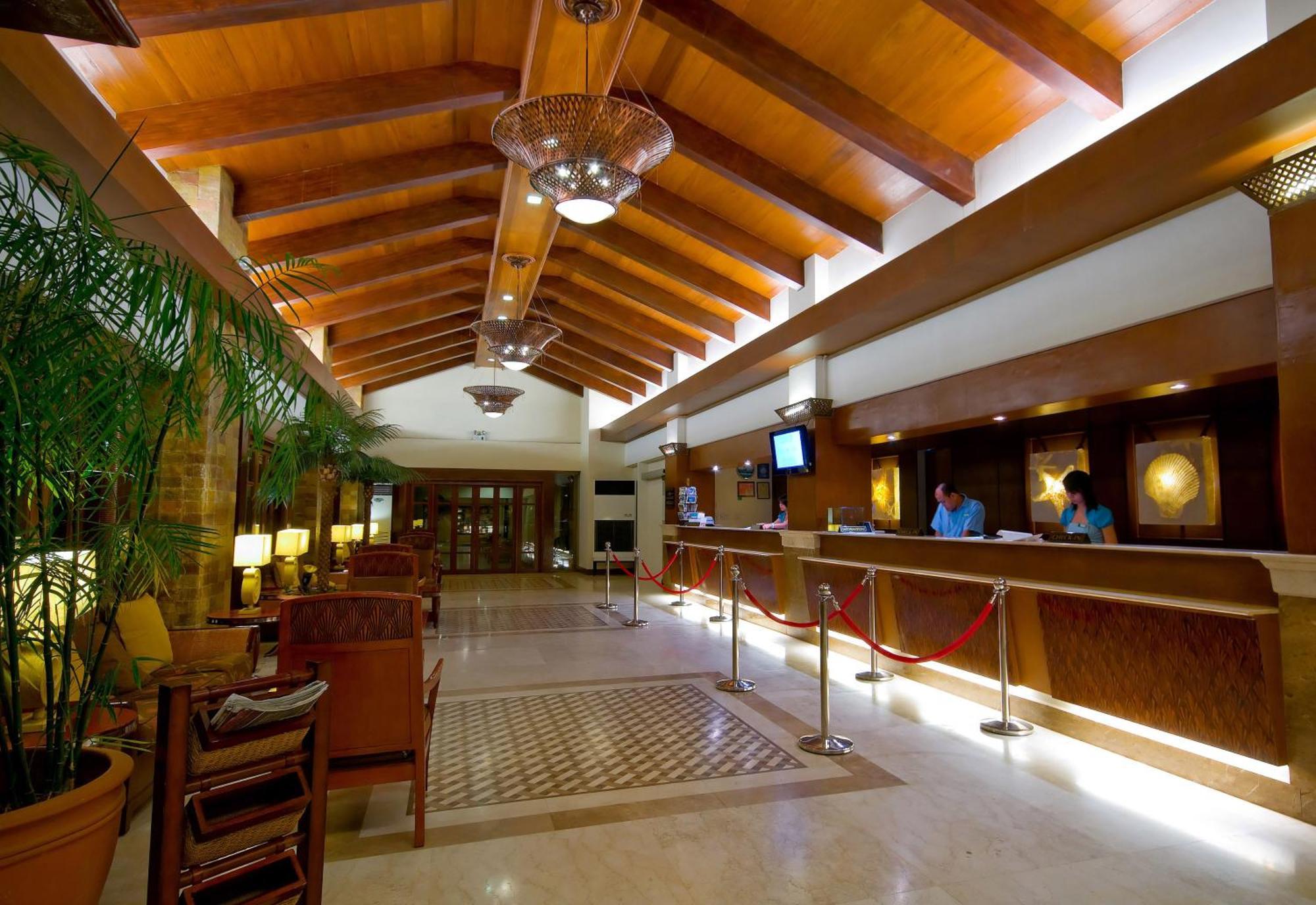 Henann Regency Resort And Spa Balabag  Εξωτερικό φωτογραφία The lobby of the hotel