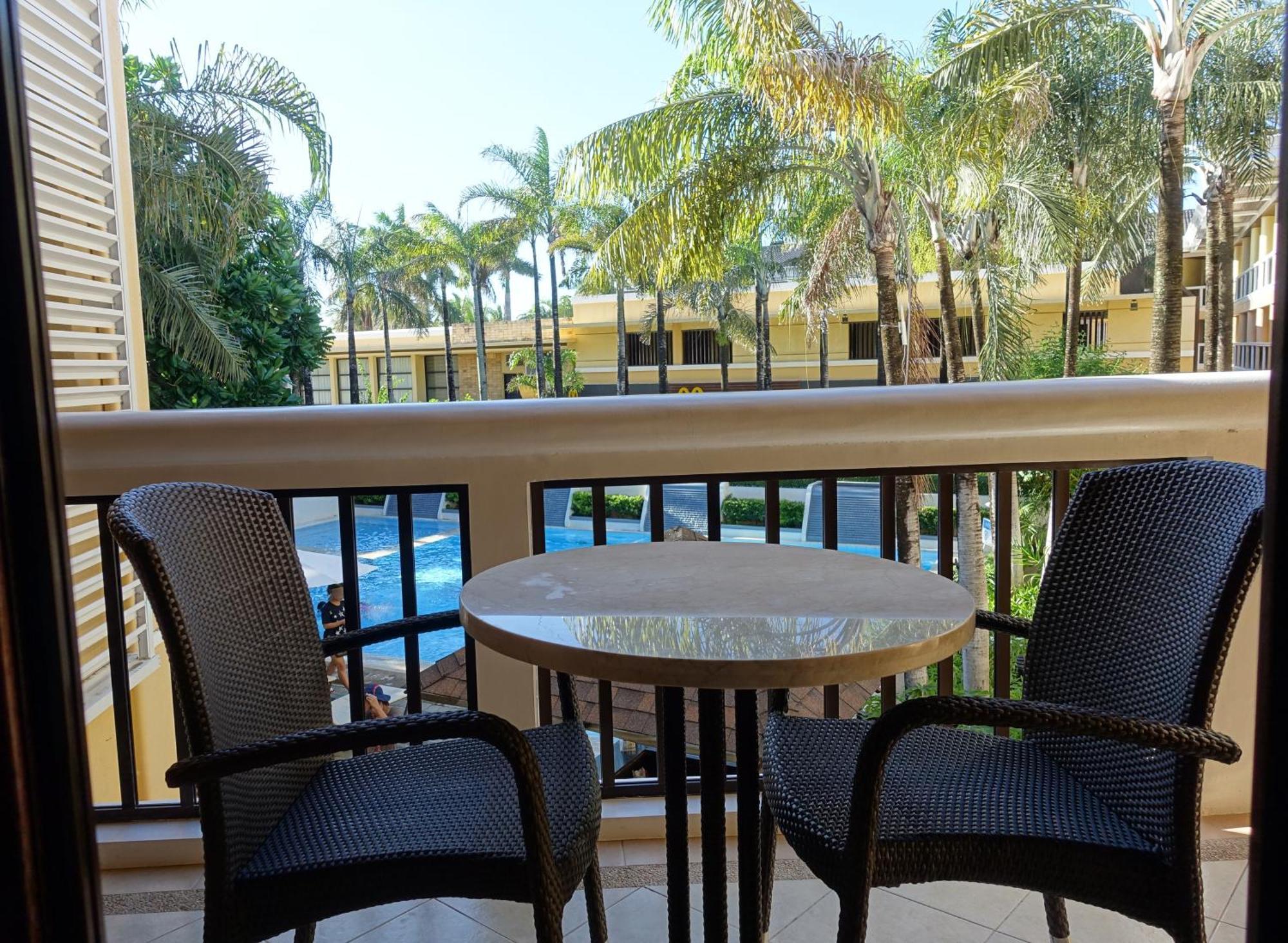 Henann Regency Resort And Spa Balabag  Εξωτερικό φωτογραφία A balcony at the hotel