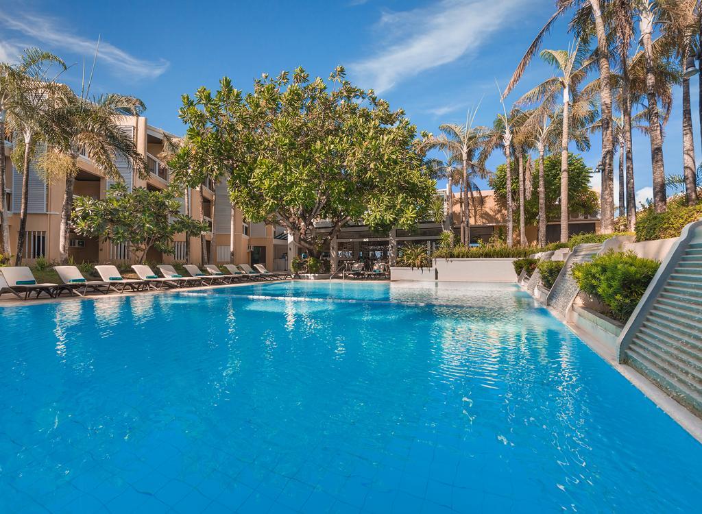 Henann Regency Resort And Spa Balabag  Εξωτερικό φωτογραφία The pool at the hotel